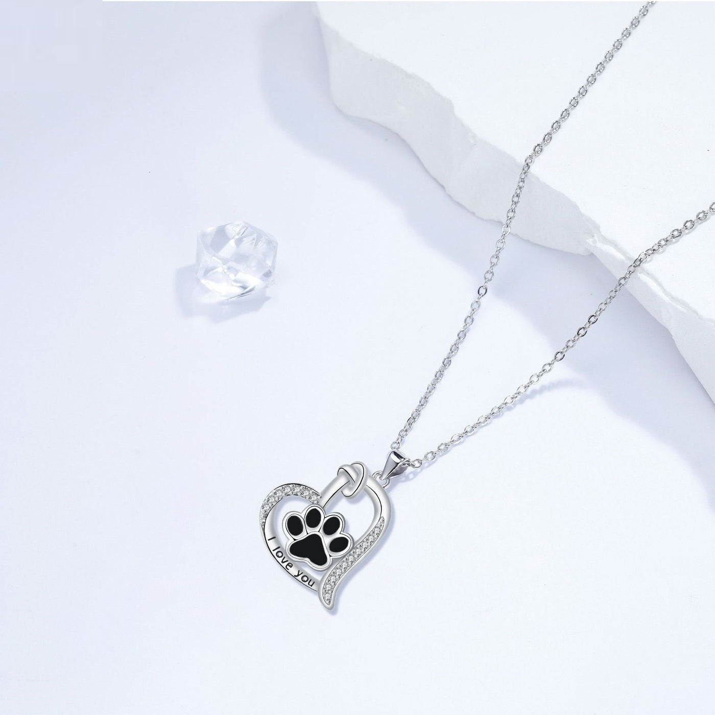 Collar con colgante de huella de pata con un toque cariñoso