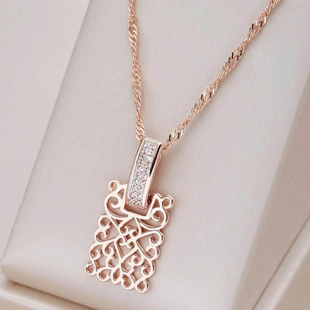 Collar elegante de oro con mandala