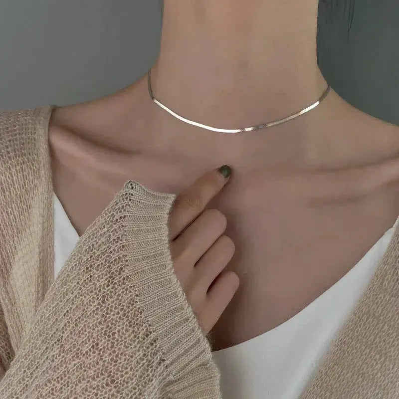 Diseño sofisticado de collar en plata