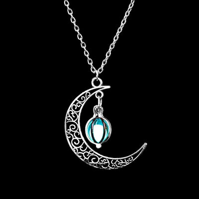 Collar a la luz de la luna brillante
